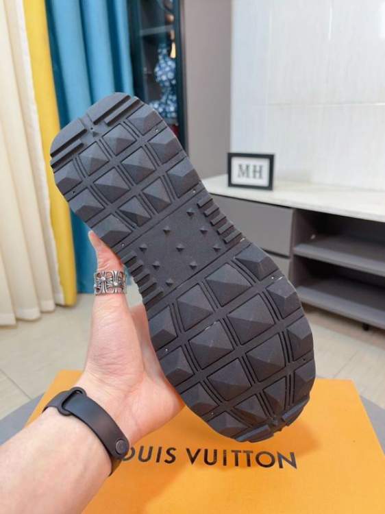 Picture of Louis Vuitton Shoes _SKULVsz38-44mnf035817023
